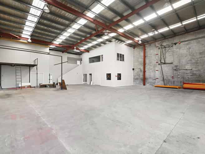 Warehouse, office & showroom opportunity