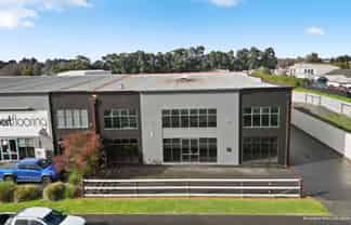 Warehouse, office & showroom opportunity