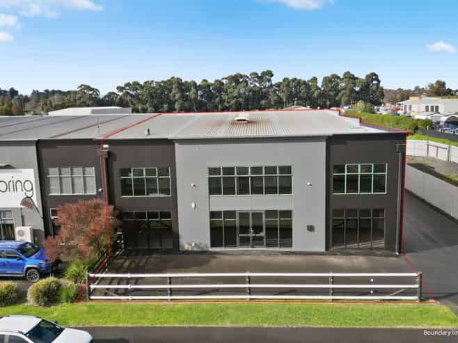 Warehouse, office & showroom opportunity