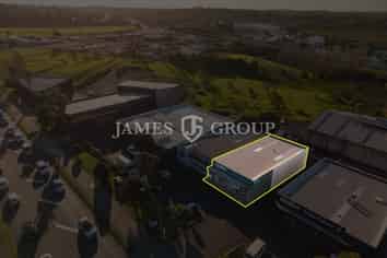 CENTRAL PARK DRIVE -  TRADE RETAIL WAREHOUSE