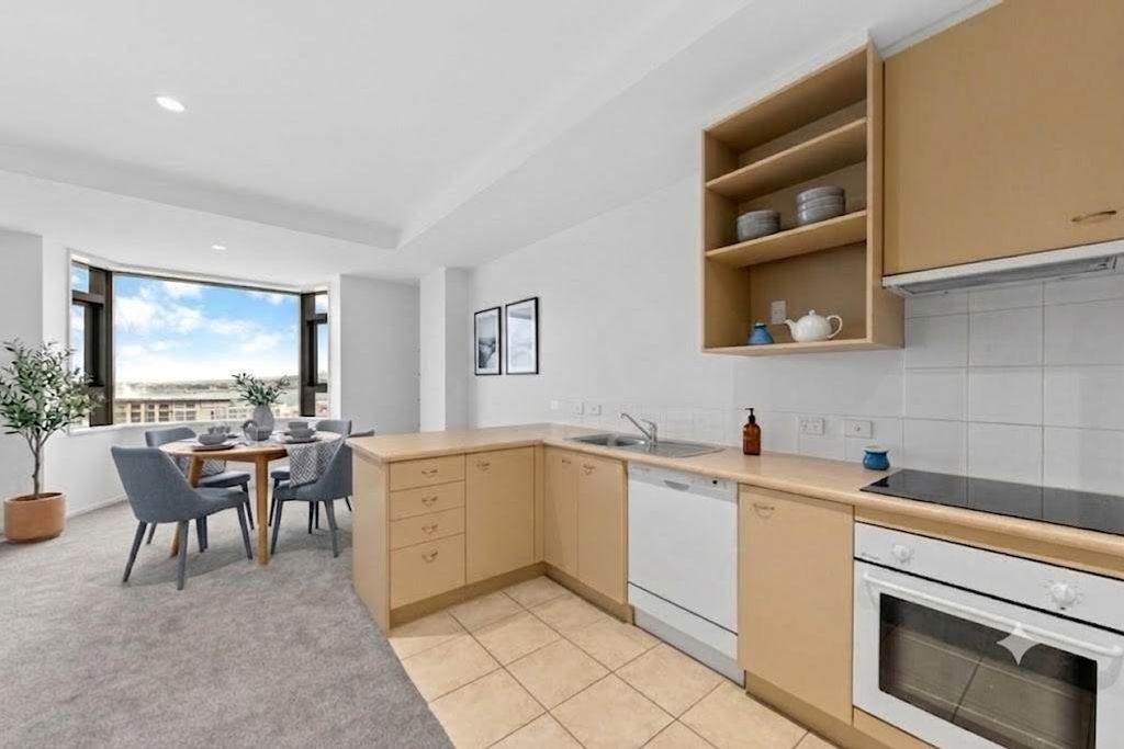 Spacious Two Bedroom At The Connaught - Widok 2