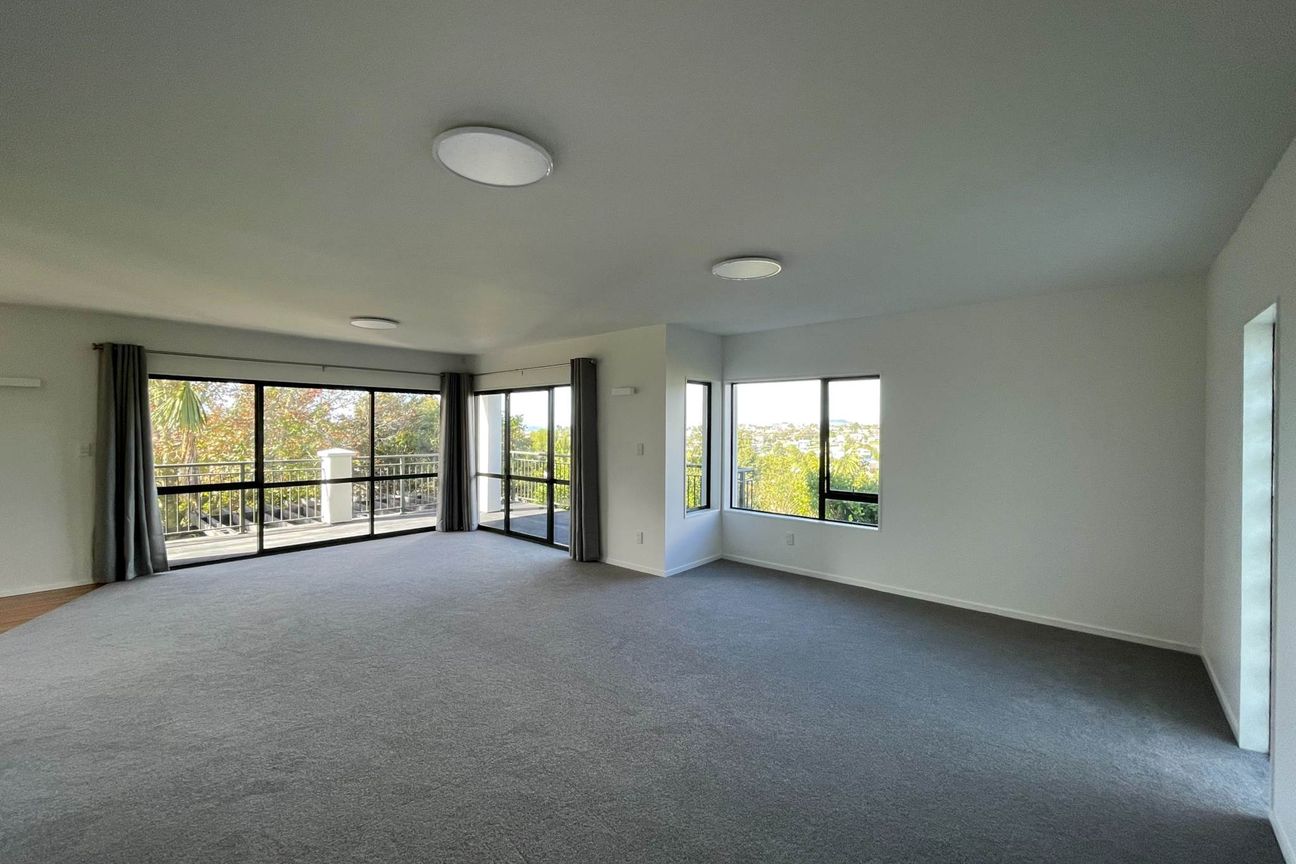 6 Bedroom, 2 Bathroom Family Home – Browns Bay - Widok 6