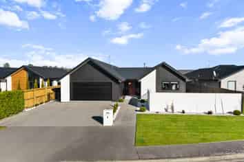 8 Redhaven Rise, Netherby
