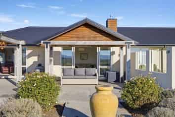 14 Hayfield Terrace, Cust