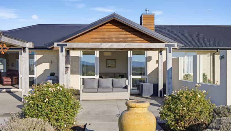 14 Hayfield Terrace, Cust