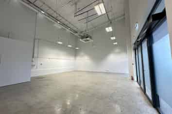 PRIME HIGH STUD RETAIL / ENTERTAINMENT
