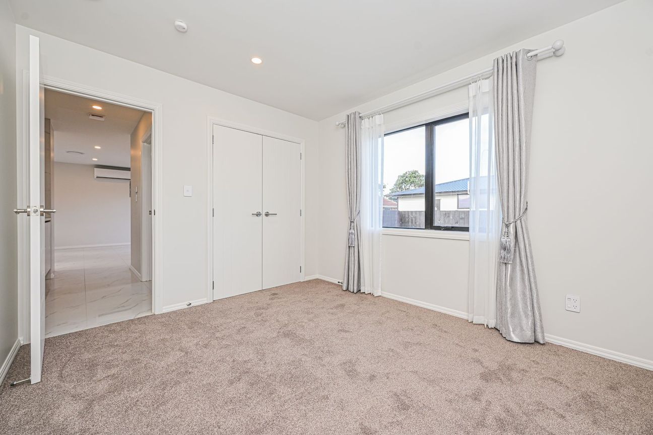 Brand-New 3-Bedroom Modern Family Home with Double Garage in Mangere East - Widok 5