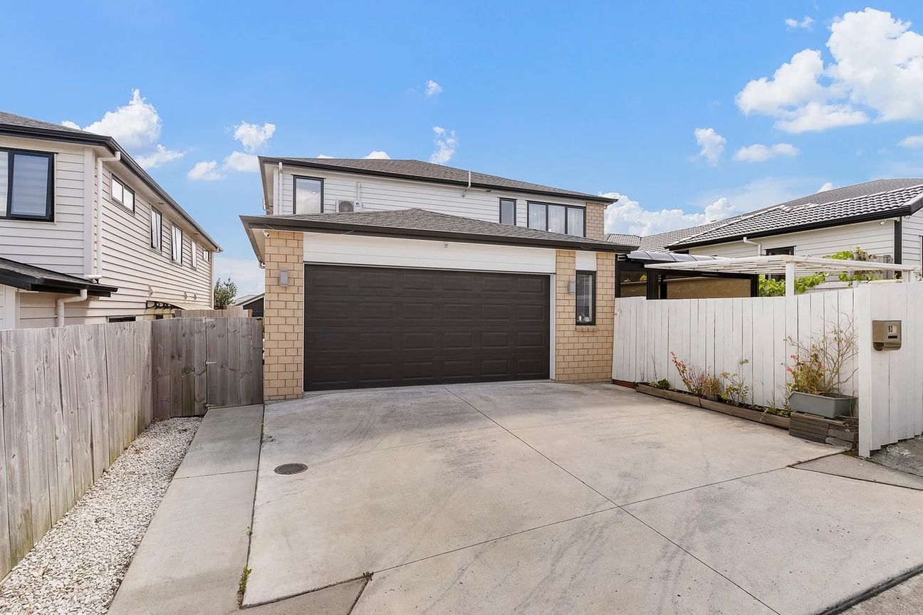 Executive Family Living with Separate Granny Flat in Prime Flat Bush Location! – pohled 3