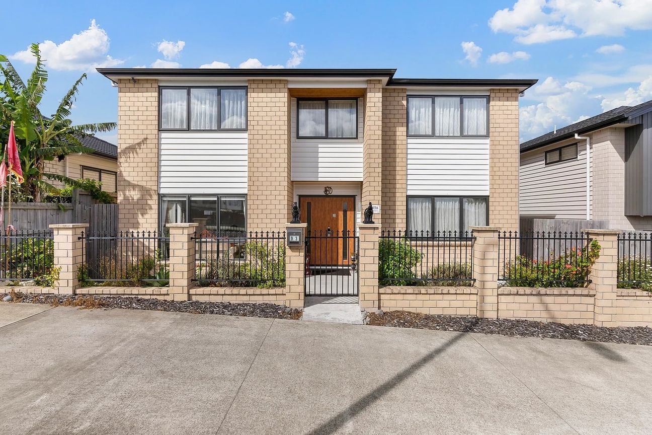 Executive Family Living with Separate Granny Flat in Prime Flat Bush Location! – pohled 2