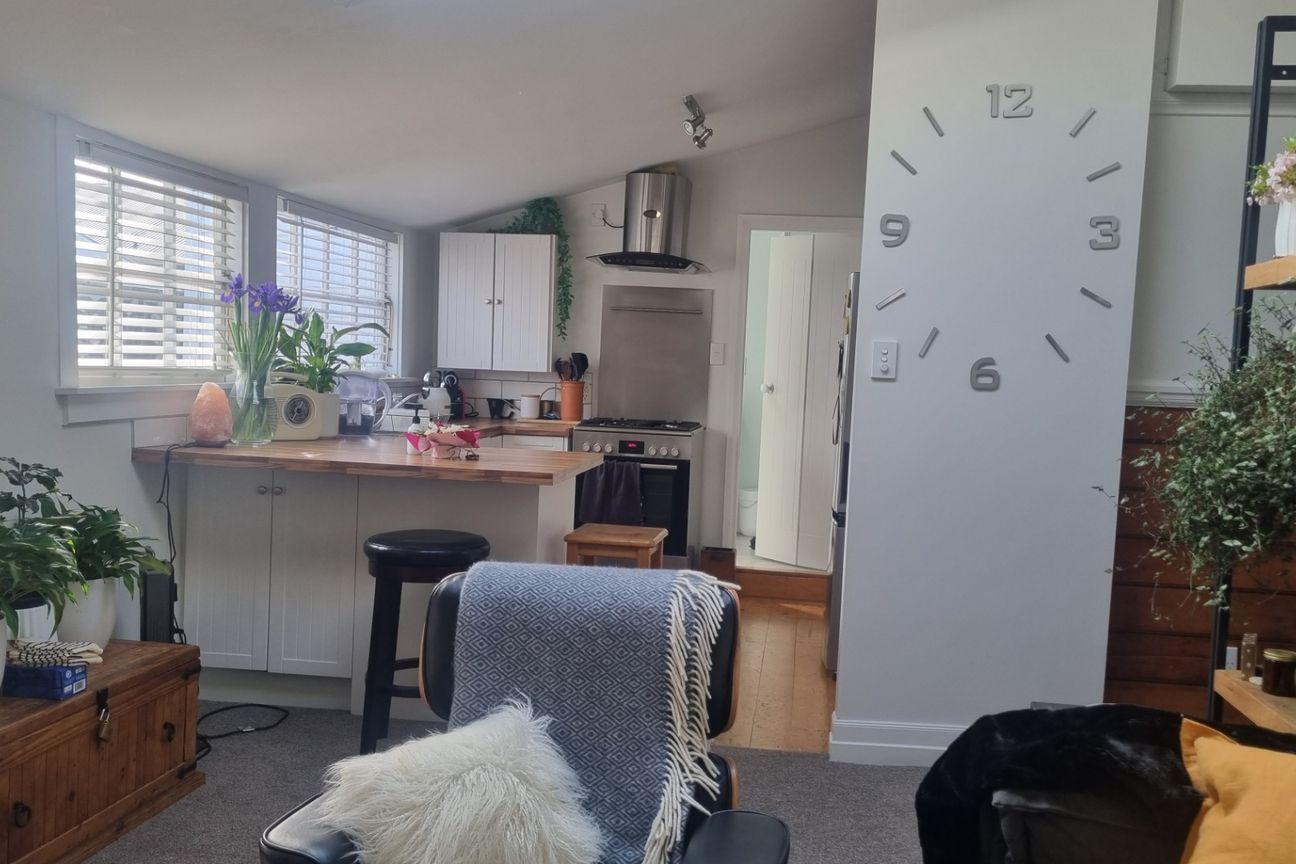 Gorgeous 1860's Two Bedroom Cottage! - Widok 4
