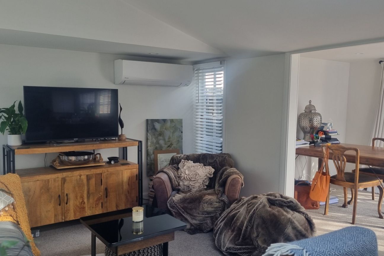 Gorgeous 1860's Two Bedroom Cottage! - Widok 3