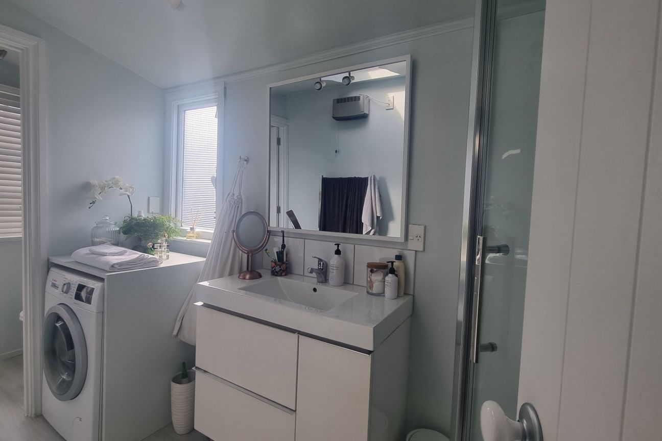 Gorgeous 1860's Two Bedroom Cottage! - Więcej