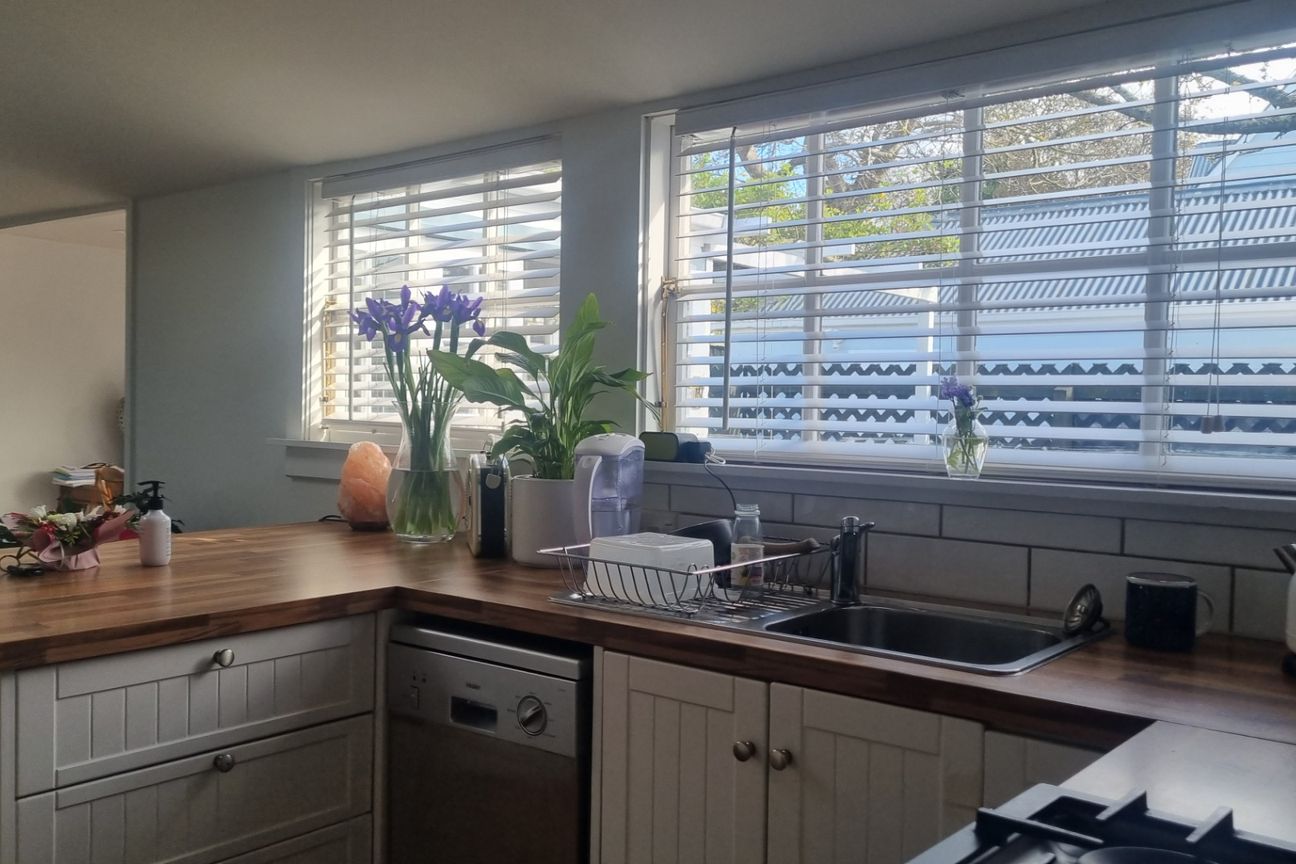 Gorgeous 1860's Two Bedroom Cottage! - Widok 5
