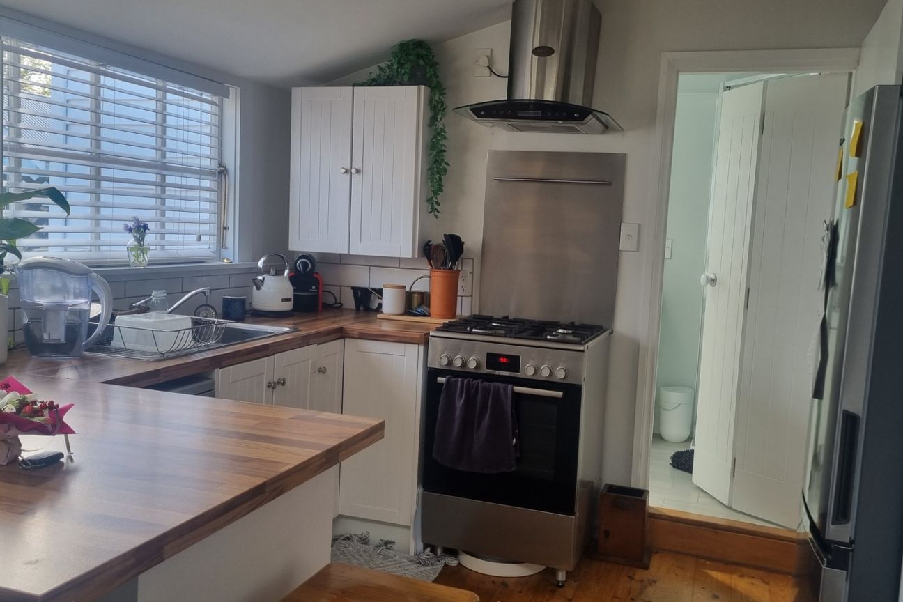 Gorgeous 1860's Two Bedroom Cottage! - Widok 6