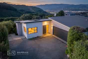 29 McEwen Crescent, Riverstone Terraces