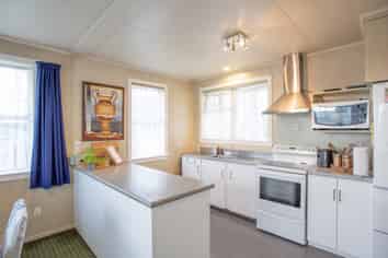 16 Great North Road, Winton
