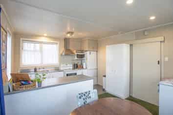 16 Great North Road, Winton