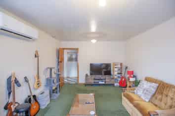 16 Great North Road, Winton