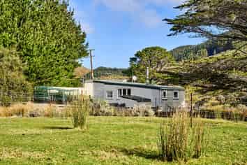 512 South Makara Road, Makara