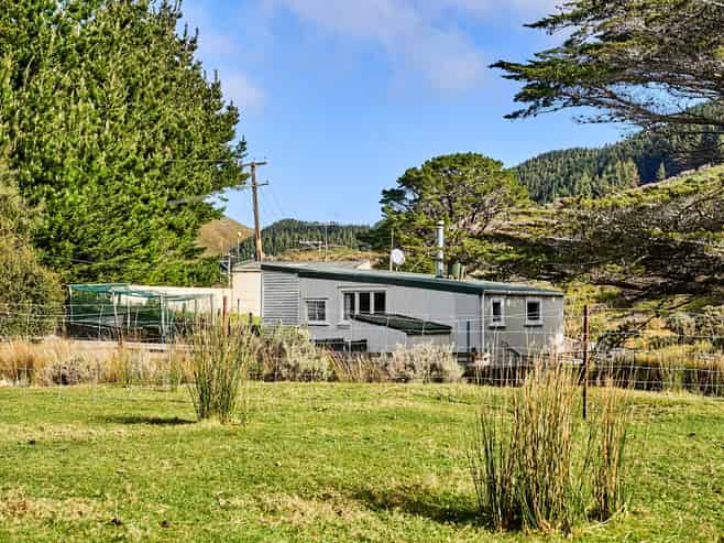512 South Makara Road, Makara