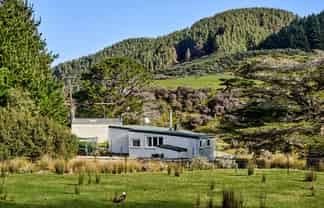 512 South Makara Road, Makara