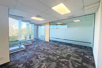 MODERN MANGERE OFFICE
