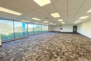 MODERN MANGERE OFFICE
