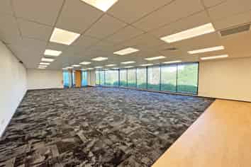 MODERN MANGERE OFFICE
