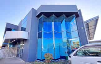 MODERN MANGERE OFFICE
