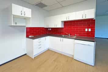 MODERN MANGERE OFFICE
