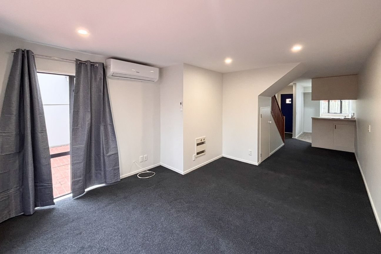 Three Bedroom Townhouse, New Carpet & Quality Appliances! – pohled 6