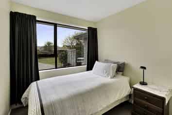 10a Tamarisk Place, Parklands