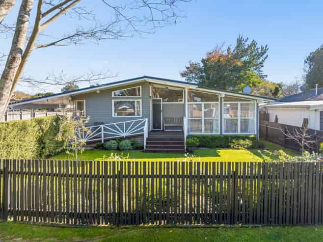 12 Chibnall Place, Conifer Grove