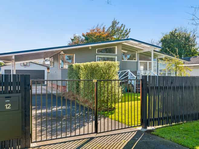 12 Chibnall Place, Conifer Grove