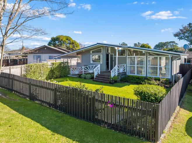 12 Chibnall Place, Conifer Grove