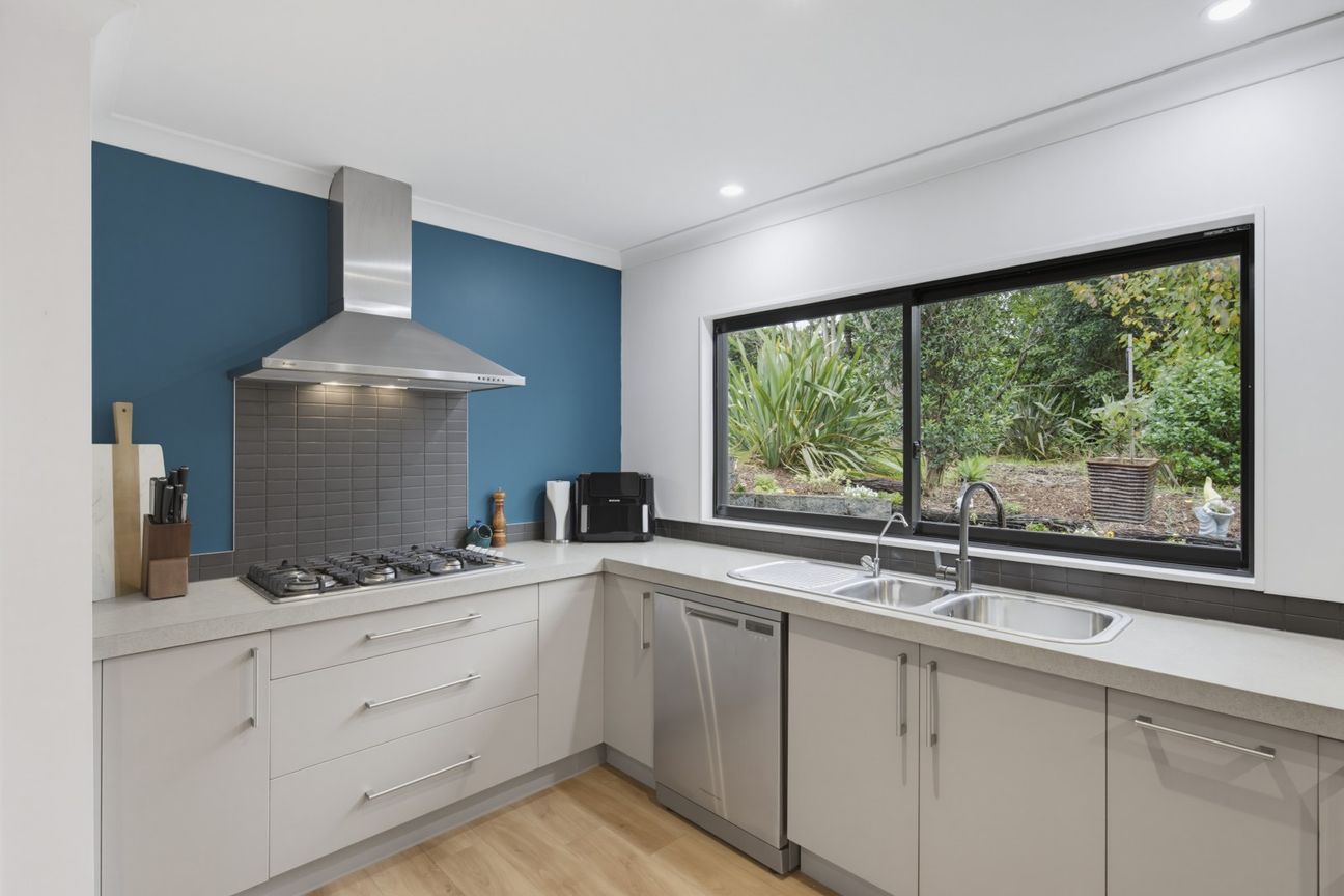 House in Paraparaumu, Paraparaumu Beach - More