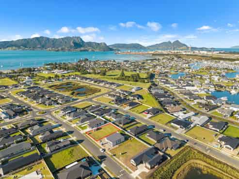 21 Te Piriti Road, One Tree Point