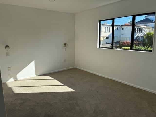 2/3 Dallinghoe Crescent, Milford