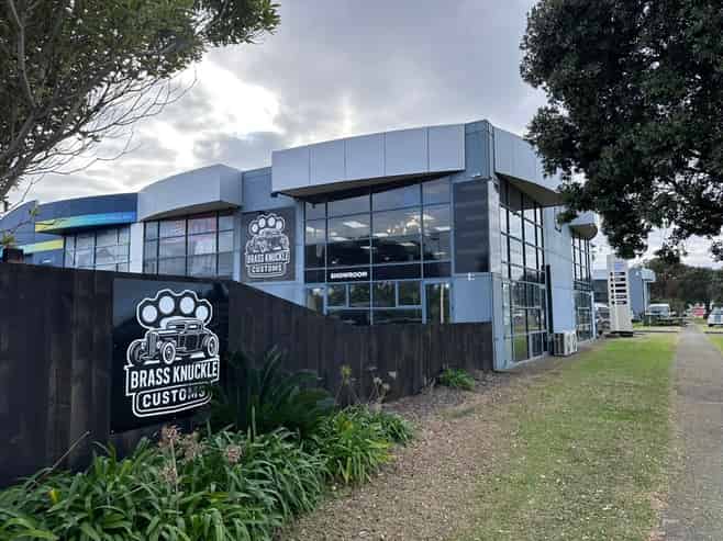 Prime Corner Industrial Warehouse with Showroom