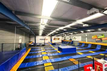 HIGH EXPOSURE SHOWROOM / ENTERTAINMENT

