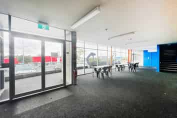 HIGH EXPOSURE SHOWROOM / ENTERTAINMENT
