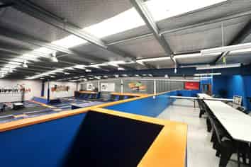 HIGH EXPOSURE SHOWROOM / ENTERTAINMENT
