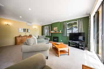 30 Woodridge Avenue, Northcross