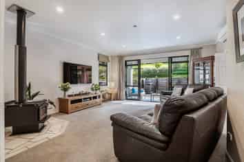 12A Hobbs Road, Matakatia