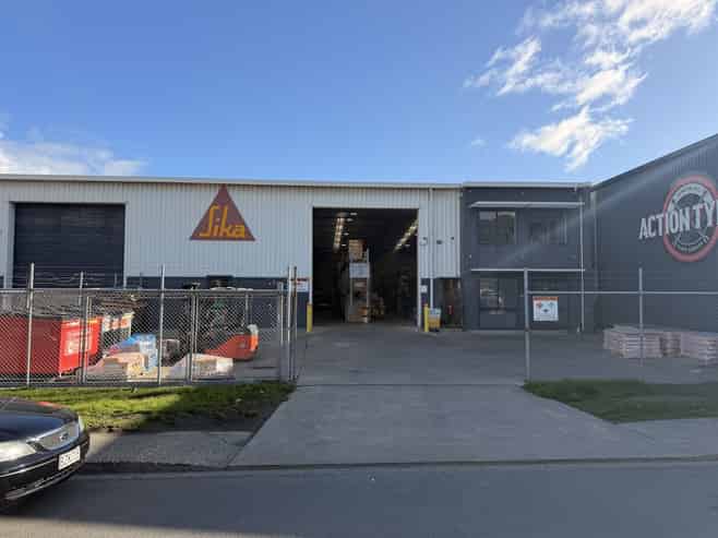 Tidy, clear span, high stud warehouse