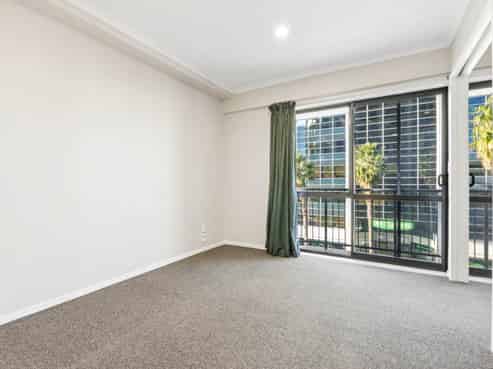 4J/18 Ronwood Avenue, Manukau