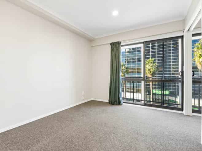 4J/18 Ronwood Avenue, Manukau