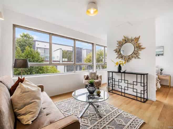 208/9 Sarawia Street, Newmarket