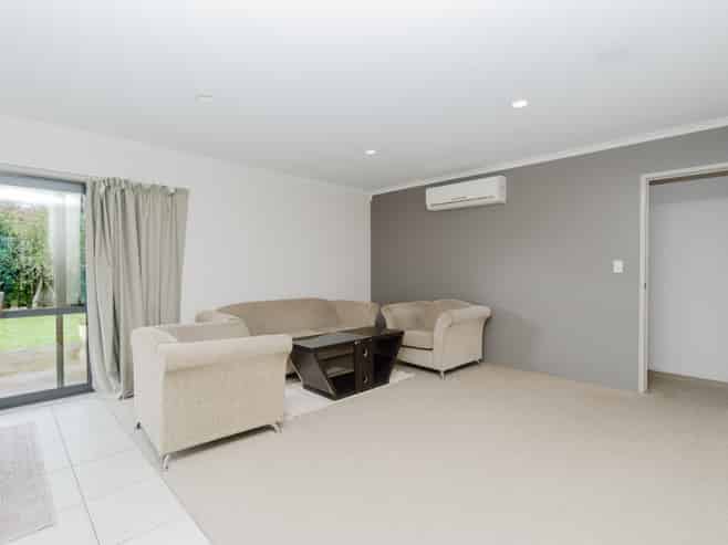 58 Darjon Drive, Huntington