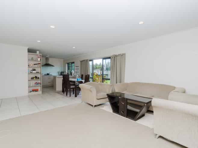 58 Darjon Drive, Huntington